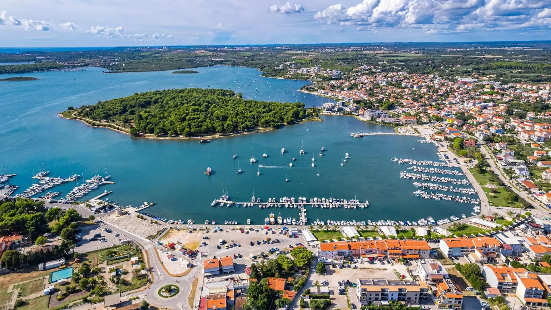 Villa Mila In Medulin With Sea View And Private Pool Only 300 Meters From The Beach 0*,  Croatia