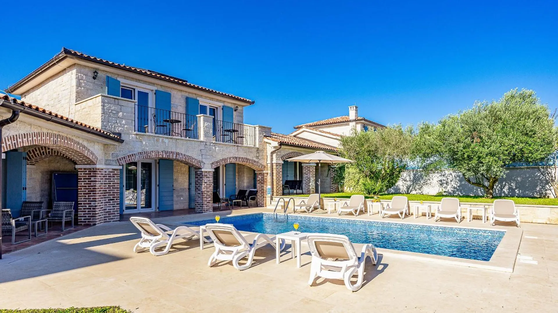Villa Mila In Medulin With Sea View And Private Pool Only 300 Meters From The Beach 0*,  Croatia